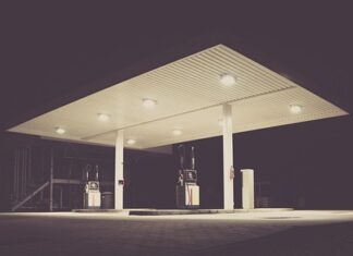 Czemu ceny paliw nie spadają? Czemu ceny paliw nie spadają?