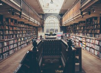 Kto zatwierdzą podręczniki w szkole? Kto zatwierdzą podręczniki w szkole?