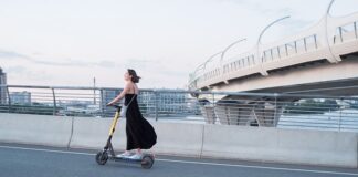 Jak się generuje SEM w obwodzie?